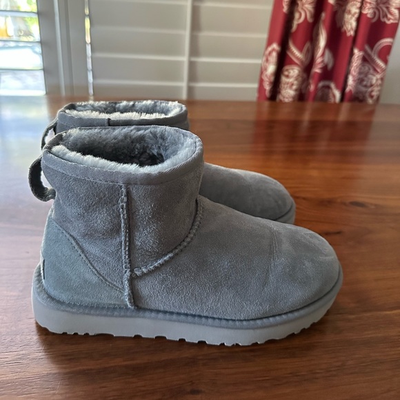UGG Classic Mini II Boot - Picture 2 of 7
